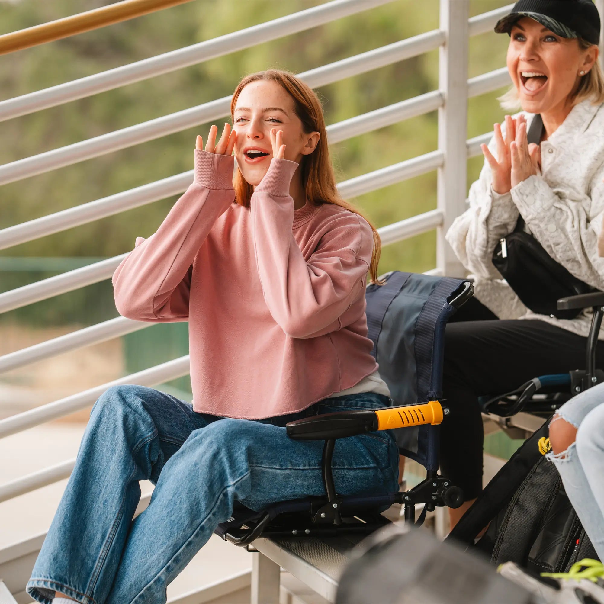 Ergonomic Portable Stadium Rock-Cliner - Camp Rocker Chair for Fishing & Beach Trips Detail